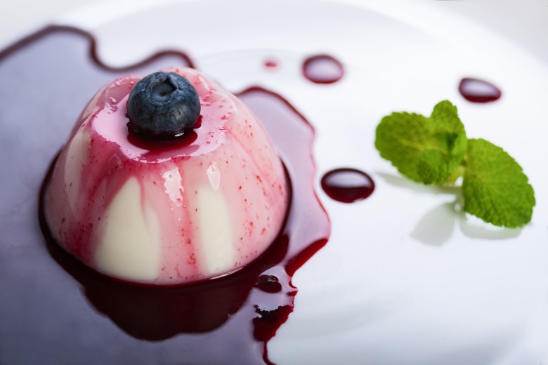 Panna cotta s čuroriedkami a mätou